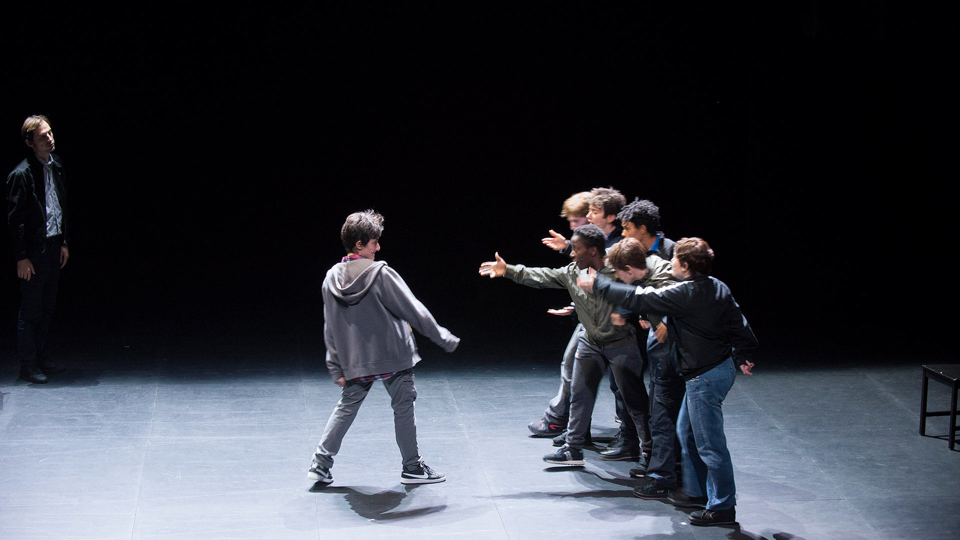 Théâtre : des robots et des ados, le futur selon Pommerat - Le Parisien